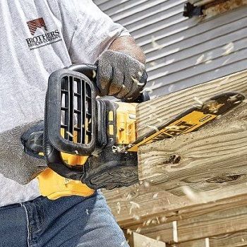 best-chainsaws-for-carving